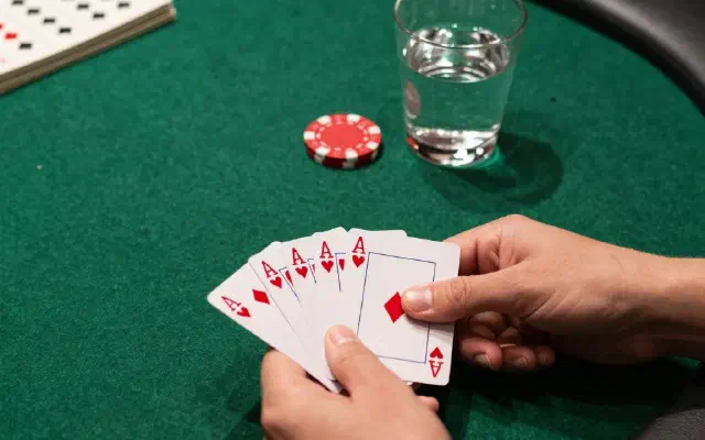 Domina el Póker desde Cero en 2026: La Guía Definitiva para Principiantes que Quieren Ganar ya